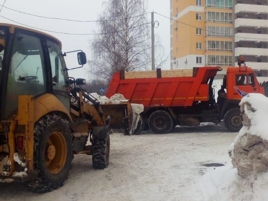  За выходные с кировских улиц вывезли почти 11 тысяч кубометров снега