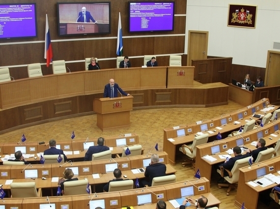 Крашенинников выступил с докладом перед депутатами Заксобрания Свердловской области