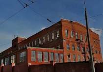 Пик популярности зданий из красного кирпича — бывших объектов промышленности, а ныне пристанища хипстеров и креаклов — уходит, а вот неосвоенные заводы и фабрики в Москве остаются