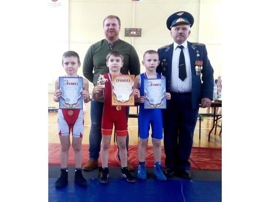 Юные борцы из Серпухова завоевали пятнадцать наград открытого турнира
