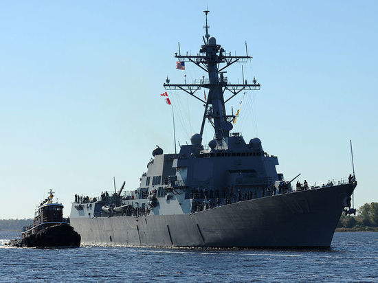 Балтийский флот следит за американским эсминцем 