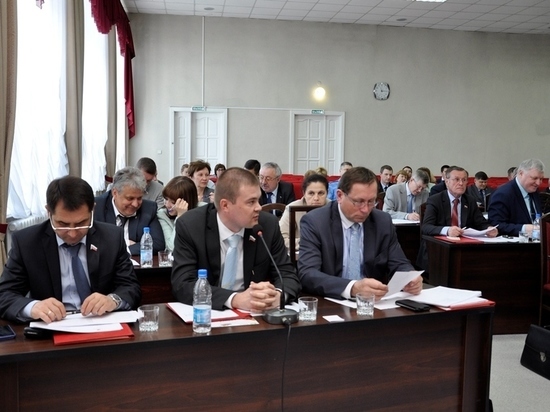 Барнаульских депутатов сегодня научат заполнять декларации о доходах