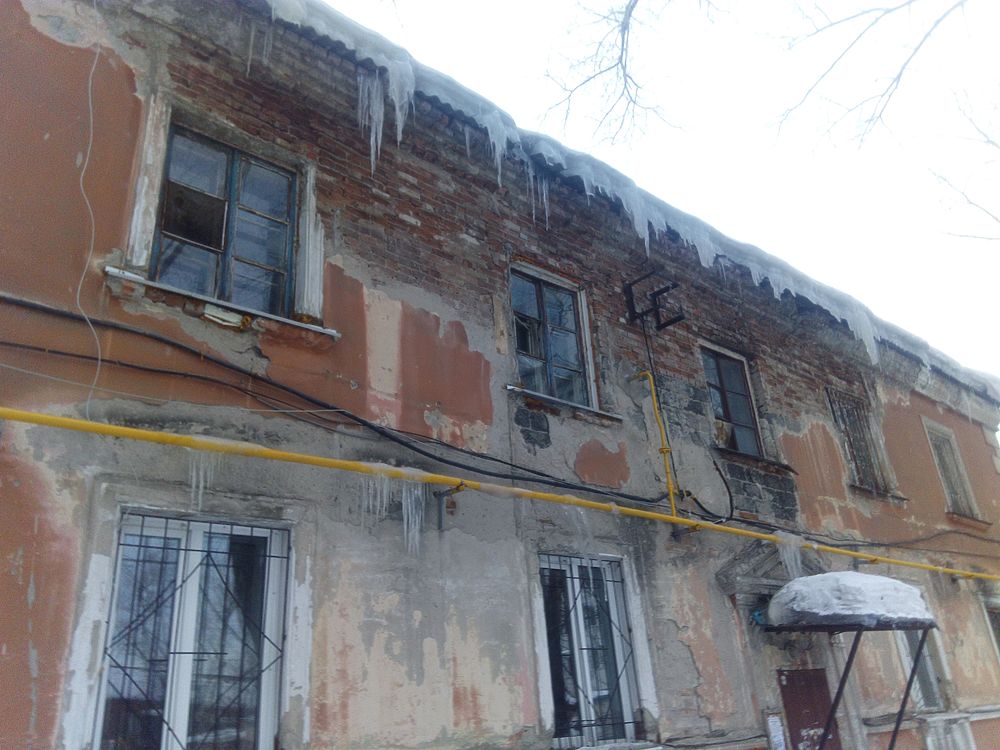 Житель Барнаула пожаловался на небезопасные крыши