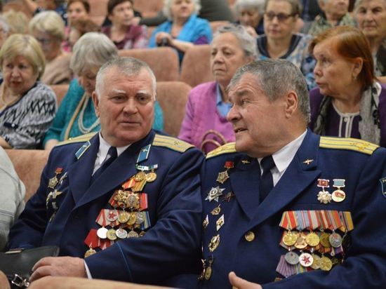 Новосибирские ветераны отметили 23 февраля в Дзержинском районе