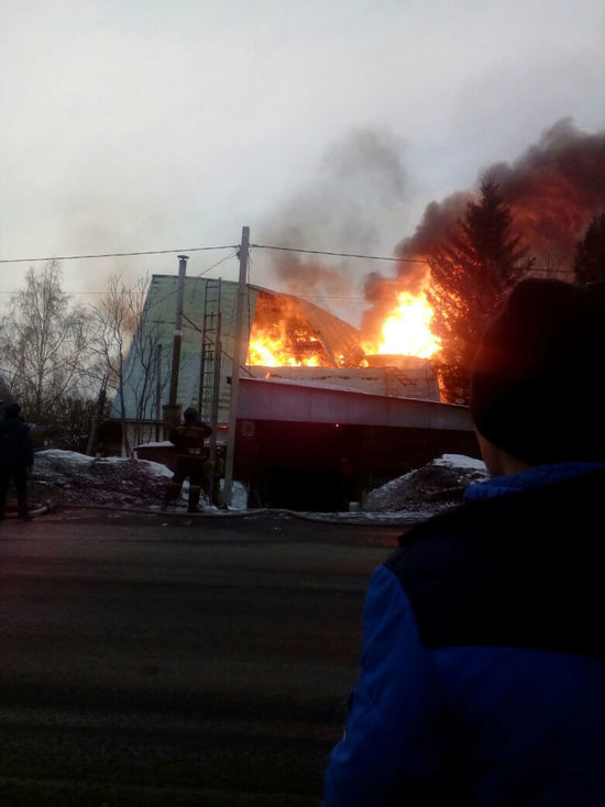МЧС рассказало подробности серьезного пожара в Кемерове