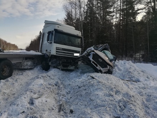 В Свердловской области в столкновении грузовика и Хундай погиб мужчина
