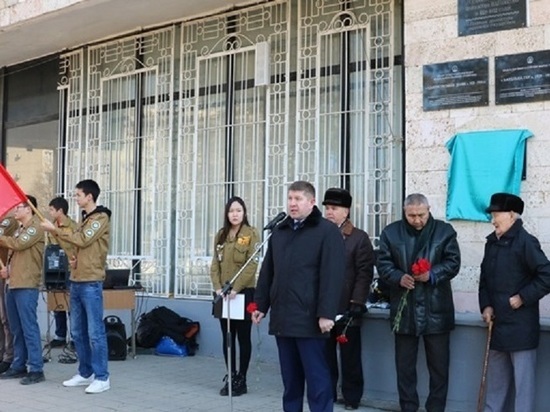 В Калмыкии освободителям Элисты установлена мемориальная доска