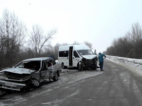 В аварии с микроавтобусом в Волгоградской области пострадали 5 человек