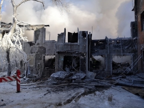 В Хабаровске выясняют гибель женщины с ребенком во время пожара