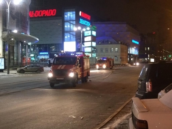 В Екатеринбурге ночью из-за пожара эвакуировали жильцов дома на улице Радищева