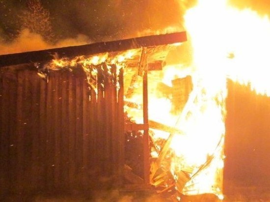 Около двух часов ивановские спасатели тушили пожар в деревне Бяково