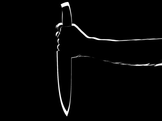 В Кировской области мужчина чуть не зарезал приятеля ножом, за то что тот не купил алкоголь