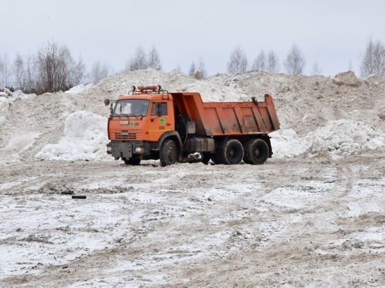 Этой зимой с улиц Кирова вывезли на 100 тысяч кубов снега больше, чем прошлой