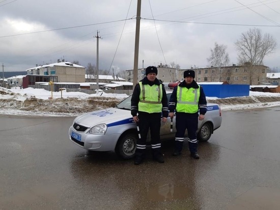 Ульяновские гаишники спасли 17 замерзающих пассажиров сломавшегося автобуса