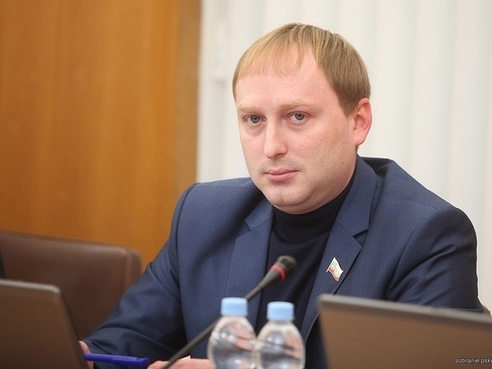 Депутату Антону Минакову стыдно сейчас за Псков перед родственниками