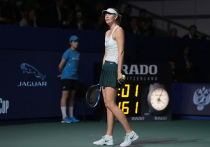 Мария Шарапова снялась с третьего турнира подряд из-за травмы плеча