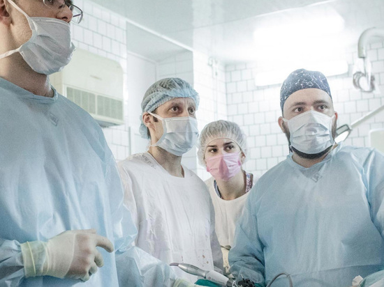 Перенесший удаление желудка петербургский онколог вернулся к работе