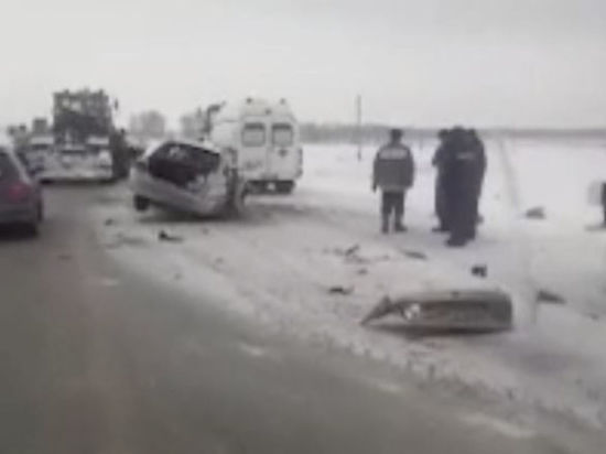 Два человека погибли на трассе в Кузбассе
