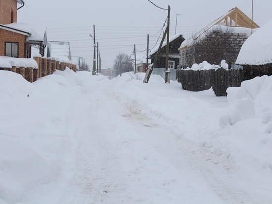 Глава Ижевска поручил ежедневно вывозить снег с улиц, подверженных паводку
