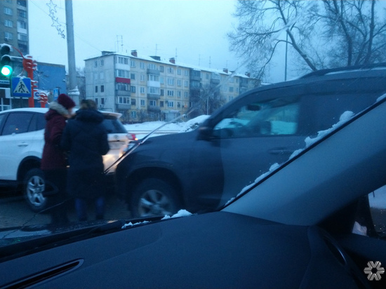 ДТП с двумя иномарками произошло в центре Кемерова