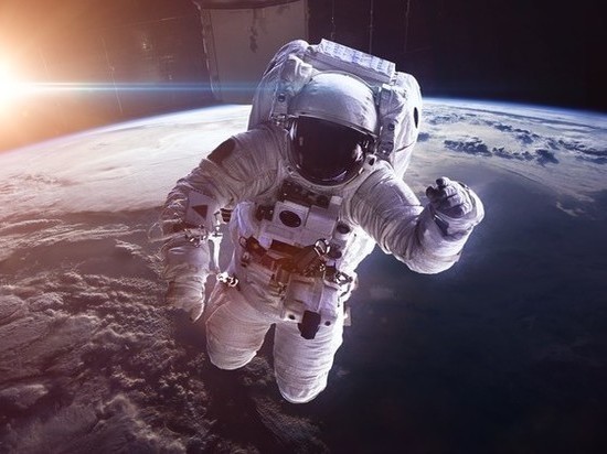 Российские космонавты могут начать летать к МКС на американских частных кораблях