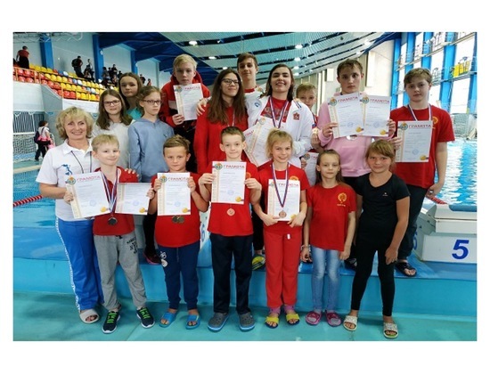 Юные пловцы из Серпухова завоевали 19 наград Кубка Подмосковья