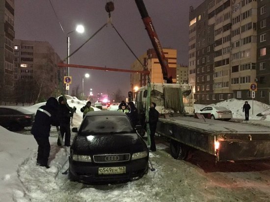 С улицы Репина в Ульяновске начали эвакуировать автомобили