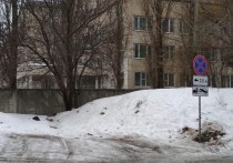 Воронежцев возмутил запрет парковки возле областной детской клинической больницы №2, что на 45-й Стрелковой Дивизии