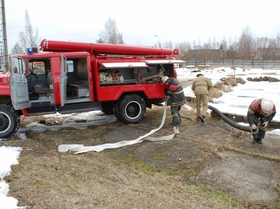 В Пскове потушили условный пожар на нефтебазе