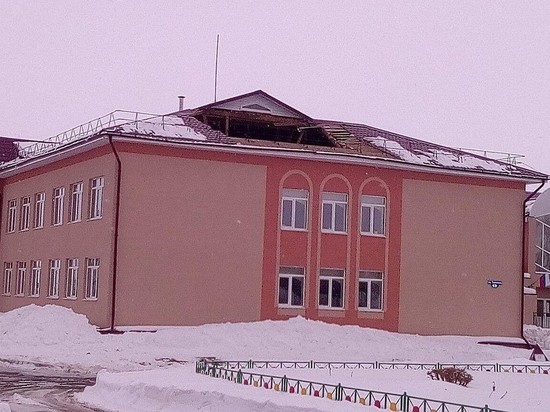 Крыша обрушилась в новой школе в Нижегородской области