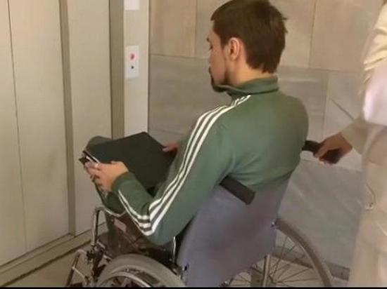 Билан попал в инвалидное кресло после операции и отменил концерты