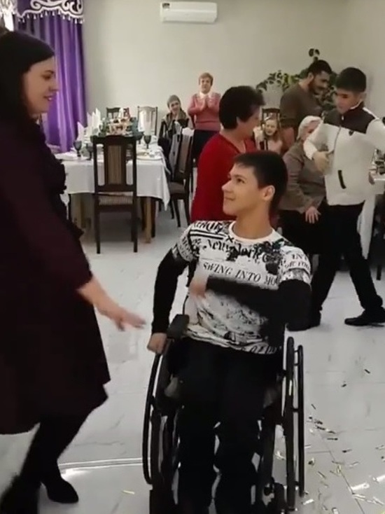 Лезгинку в инвалидном кресле исполнил парень в Кабардино-Балкарии