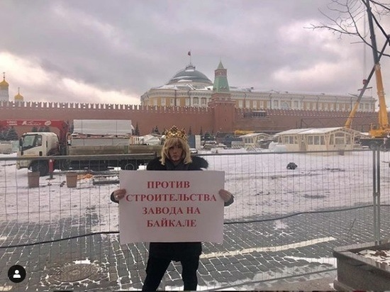 Сергей Зверев устроил пикет против строительства завода на Байкале