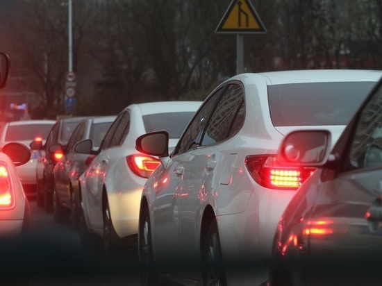 В Кемерове из-за аварии на Кузнецком мосту образовалась пробка