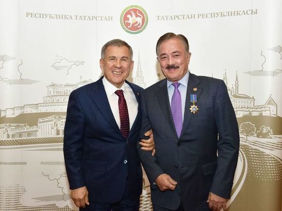 Президент Татарстана вручил орден «Дуслык» Камилю Исхакову