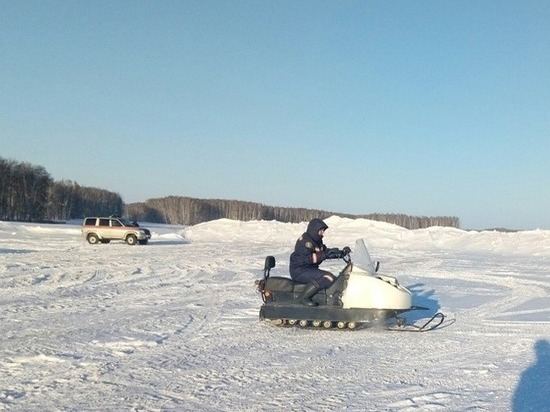 В Новосибирской области сотрудники МЧС спасли застрявших в снегу