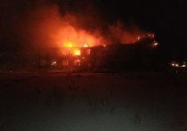 Пожарные эвакуировали из дома 16 человек, однако, двоих человек спасти не удалось
