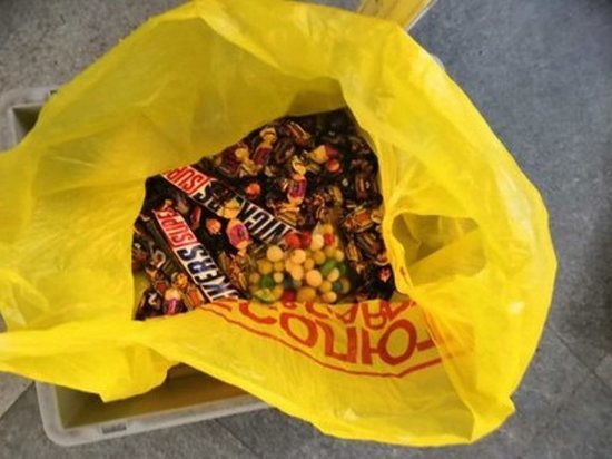 Улан-удэнец вез из Иркутска конфеты с наркотиками