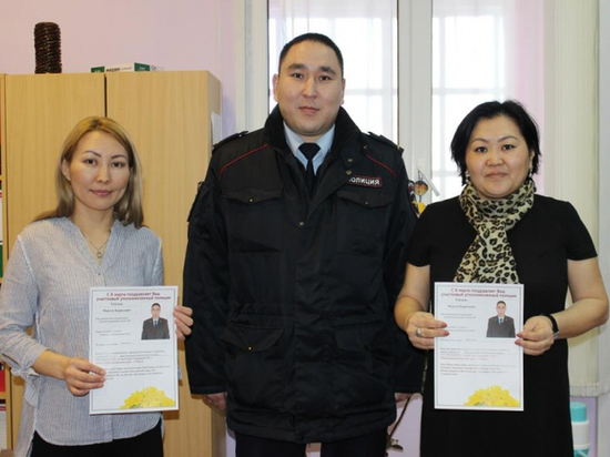 Калмыцкие полицейские поздравили женщин неожиданным способом
