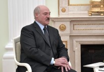 Президент Белоруссии Александр Лукашенко мечется между двух огней