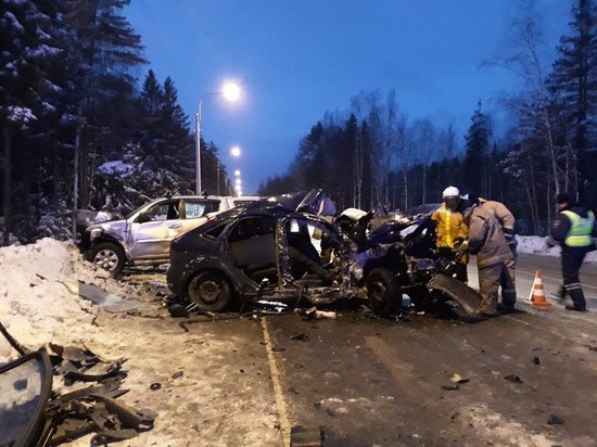 В аварии под Петербургом «Форд» превратился в груду металла: есть жертва