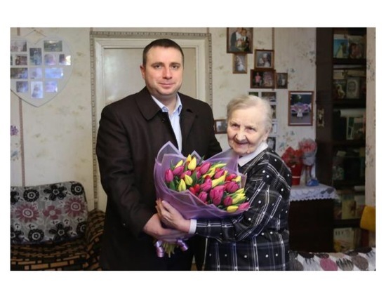 Глава города поздравил с Днем рождения ветерана из Серпухова