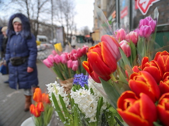 В канун 8 марта в Воронеже борются с нелегальной продажей цветов