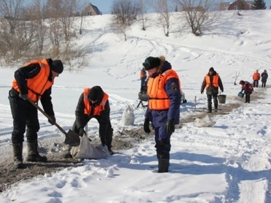 В Кузбассе начали закрывать ледовые переправы