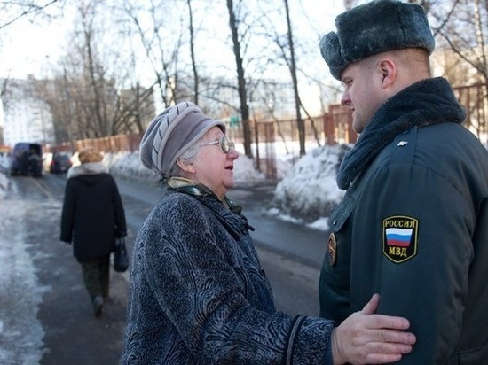В Тверской области у поликлиники бабушку оставили без колёс