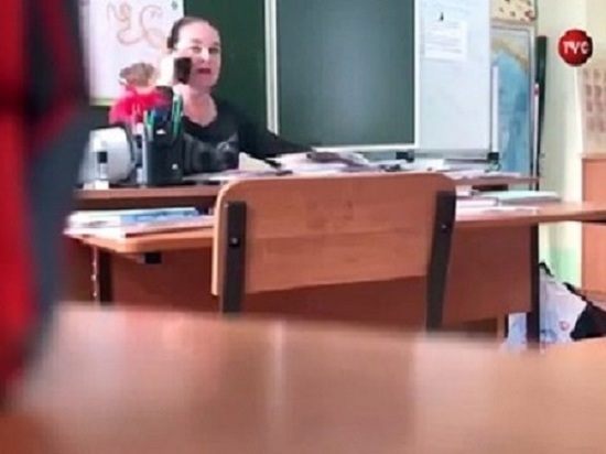 В сети выложено новое видео с педагогом, который ругался нецензурной бранью