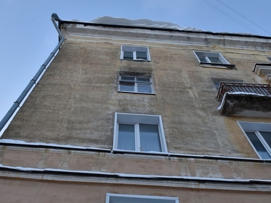 В Кирове снег с крыши школы упал на 9-летнего ребенка