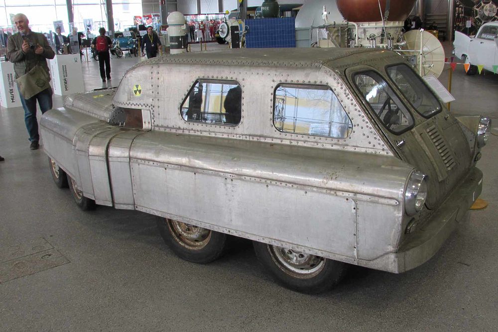 В Москве открылась выставка ретро-автомобилей "Олдтаймер-галерея"