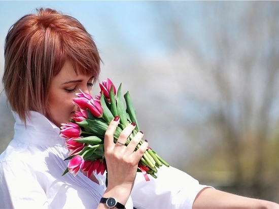 Калининградцы, как и 68 процентов соотечественников, на 8 марта подарят дамам цветы