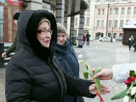 В Казани 8 марта прошел флешмоб «Вам, любимые»